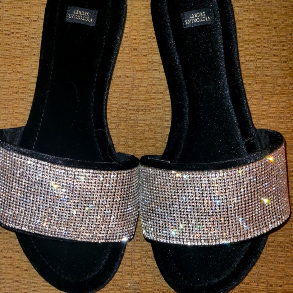 VICTORIAS SECRET RHINESTONE SLIPPER LG. NWOT
